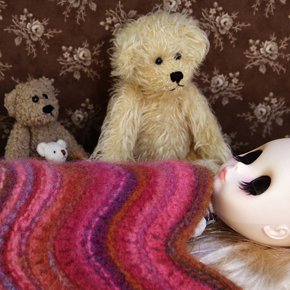 Snuggly felted blanket for Blythe and other 1:6 scale (playscale) dolls