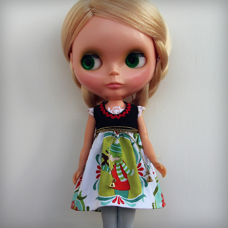 Dirndl Bells – Bavarian style Christmas dress for Blythe dolls